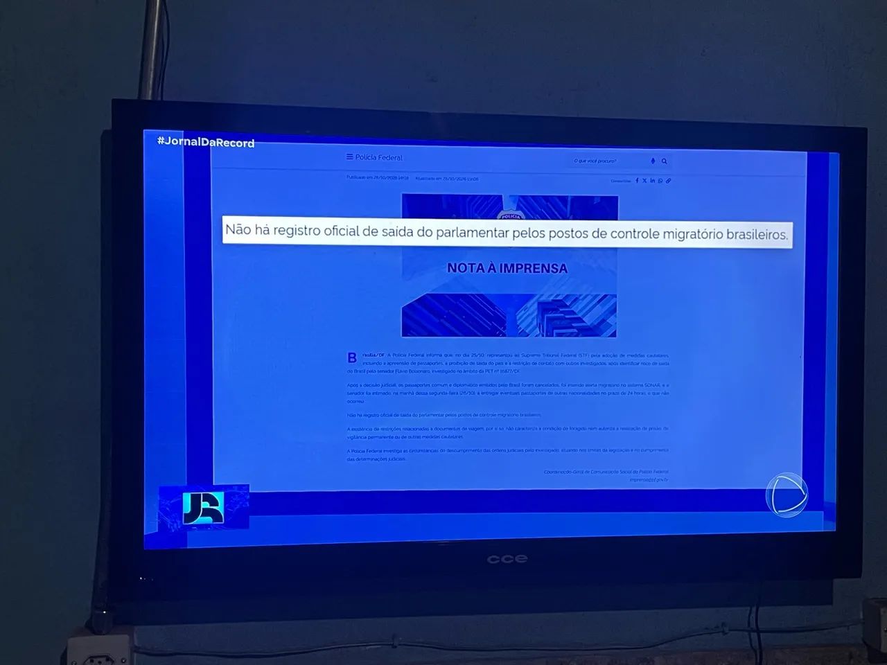 Vendo uma tv CCE 42 polegadas não e smart  - Foto 3
