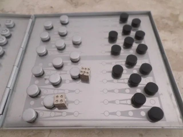 Jogo  Xadrez e Gamão de Inox - Foto 3