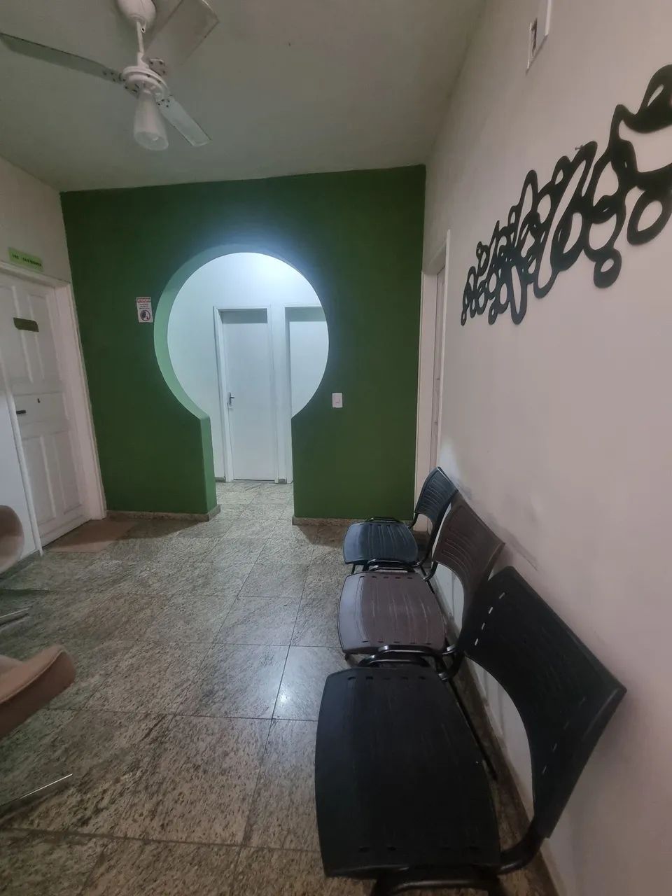 Sala comercial com banheiro, próximo à rotat ória da Unimed. - Foto 4