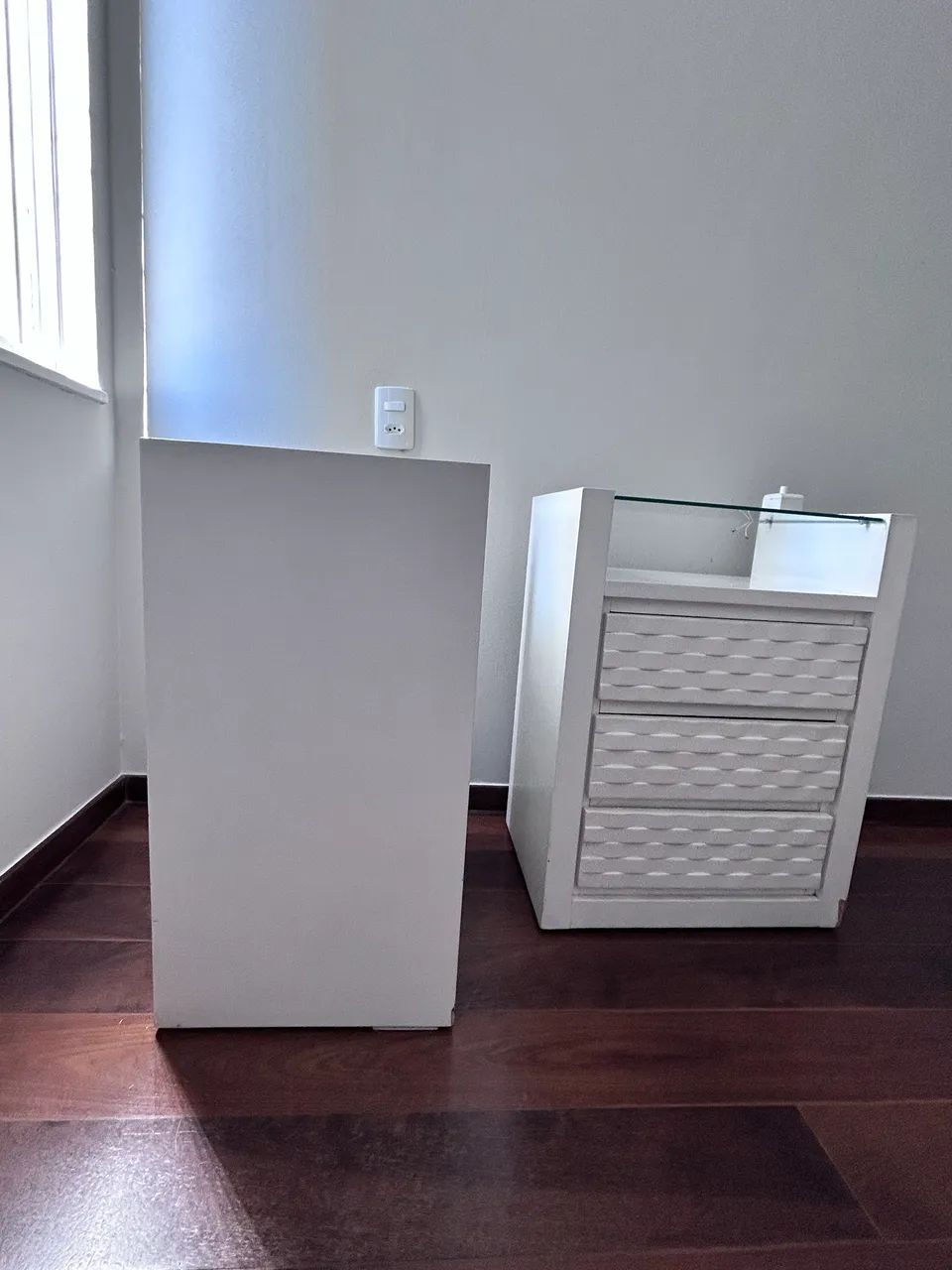 2 MESAS DE CABECEIRA COM VIDRO - Foto 4