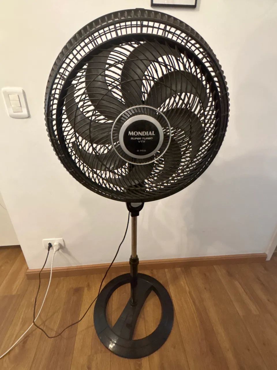 Ventilador de Coluna Mondial Turbo 8 pás VTX-40C-8P