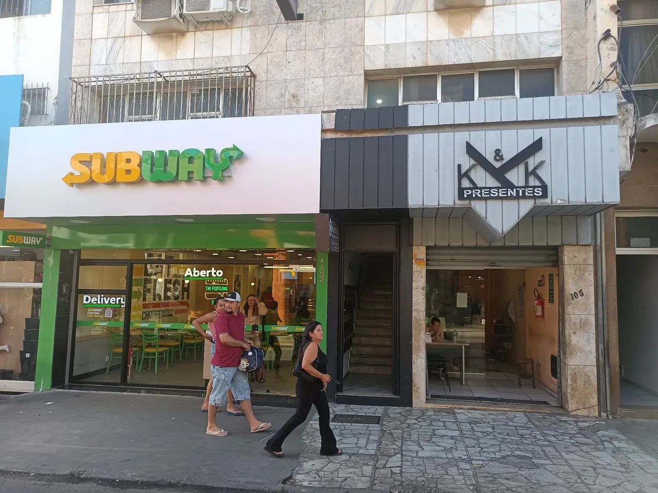 Alugo sala no centro com banheiro próximo shopping popular  - Foto 2
