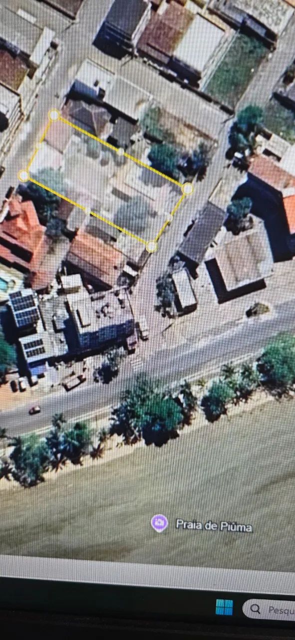 Terreno de 1000m²  com 2 casas, à 60m da orla de Piúma.