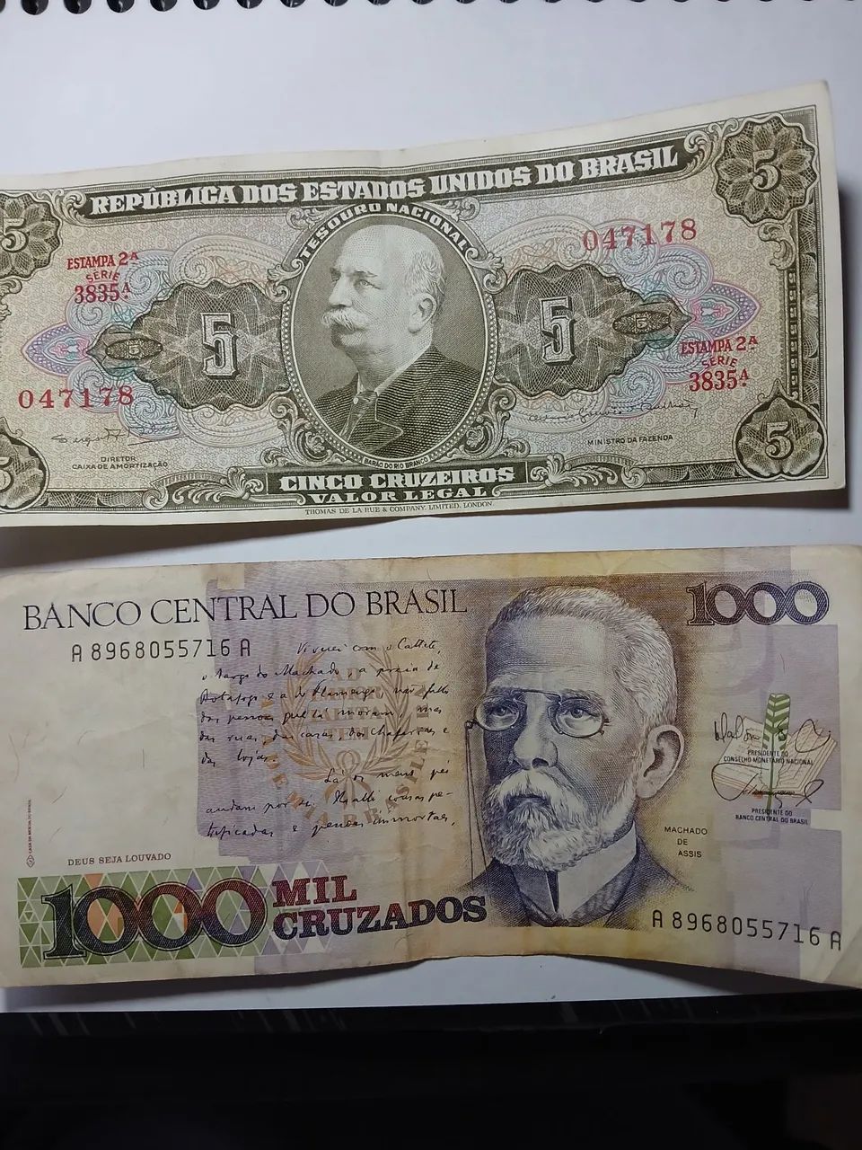 Conjunto variado de células antigas