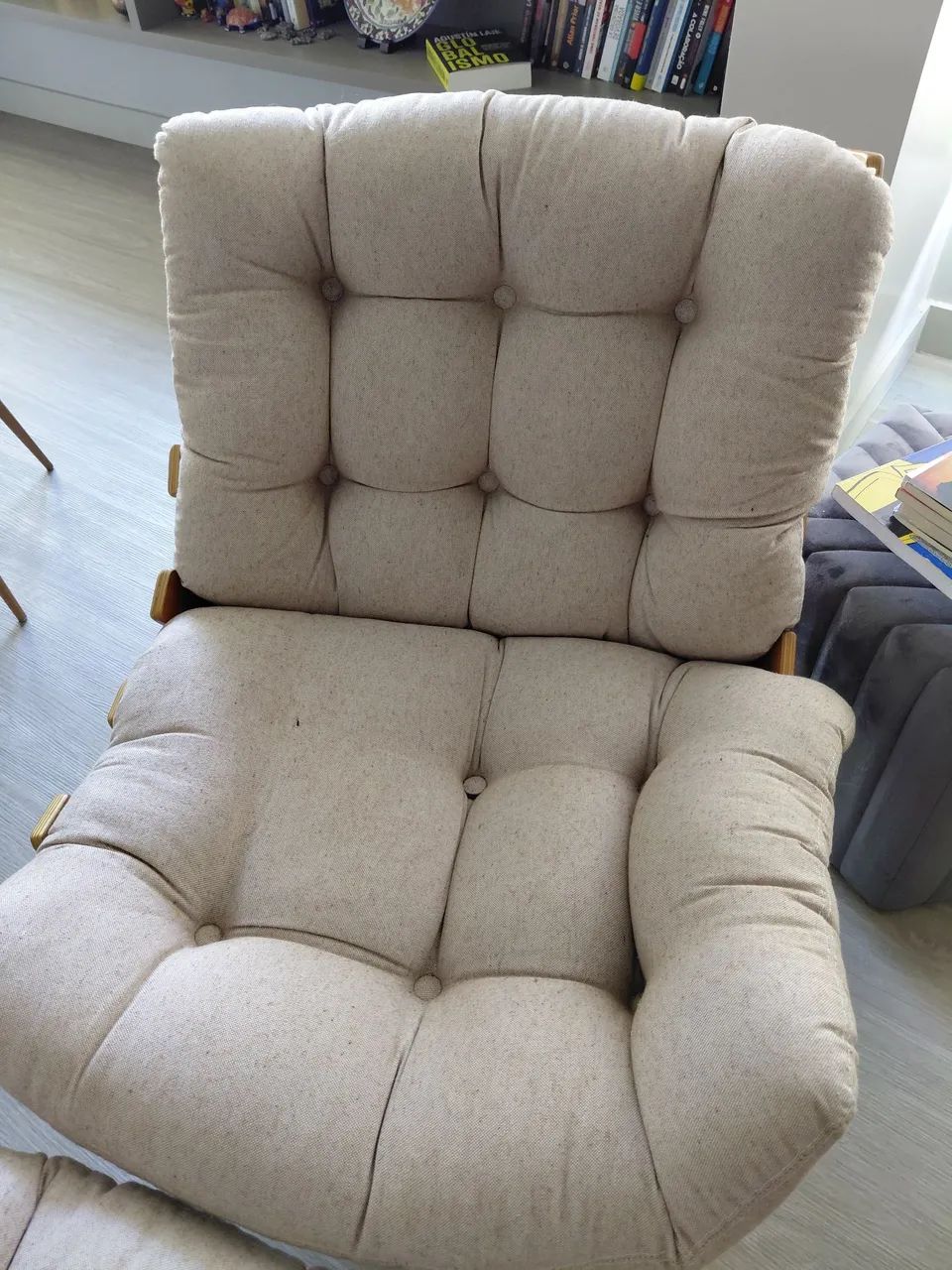 Poltrona com puff , excelente qualidade. Abra Casa. - Foto 4
