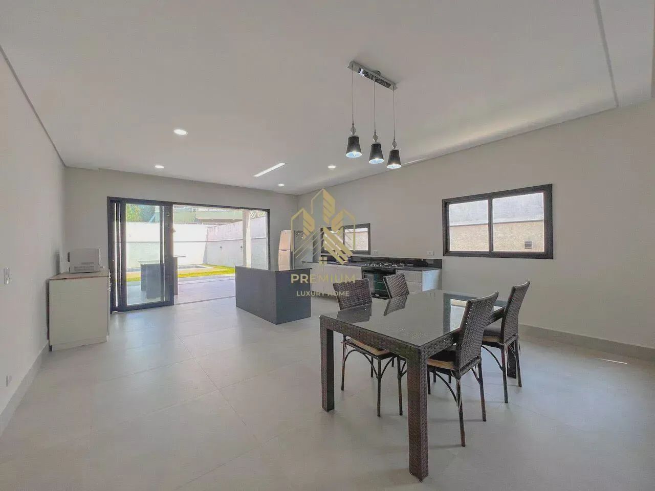 Casa Térrea para aluguel com 277 metros quadrados com 4 quartos - Foto 5