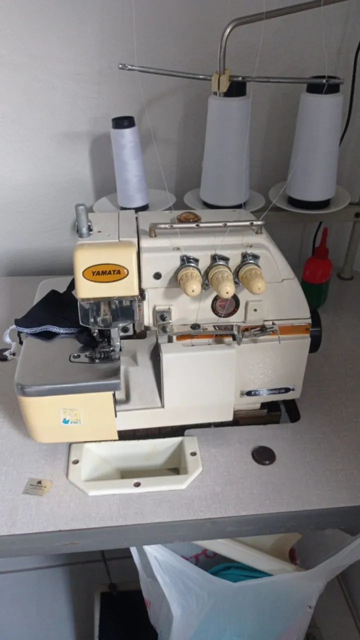 Maquina de costura YAMATA industrial