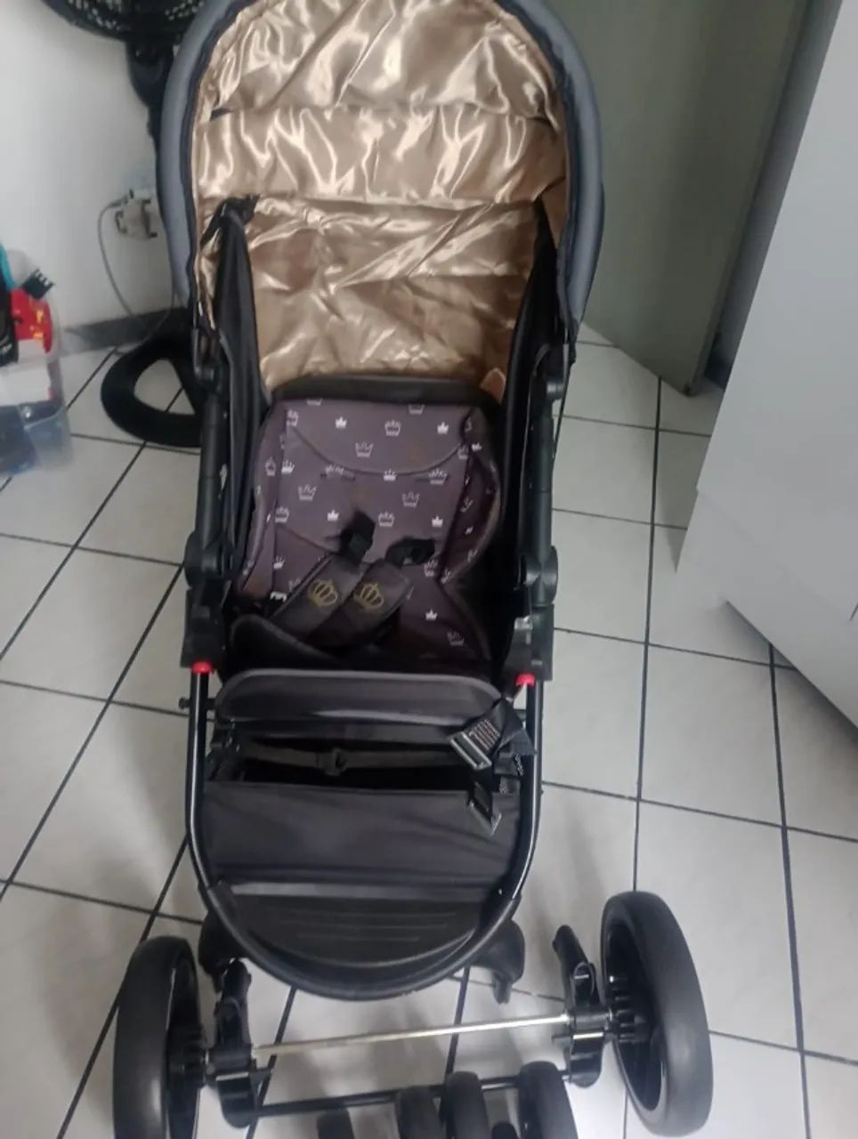 Carrinho de bebê e bebê conforto Nexus Cosco. 