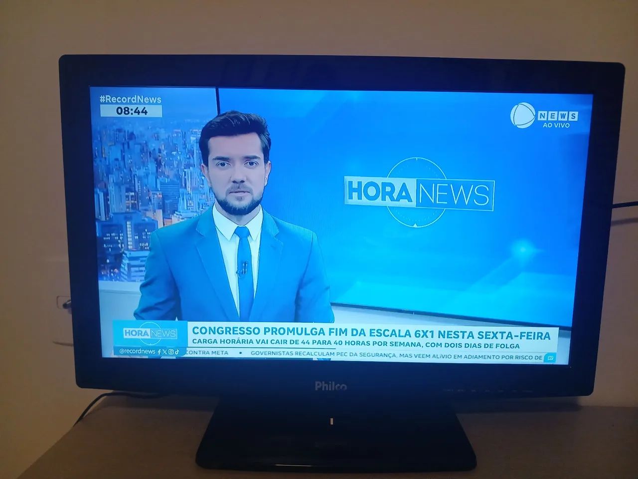 TV DE LED PHILCO 24 POLEGADAS COM CONVERSOR DIGITAL EMBUTIDO  - Foto 3