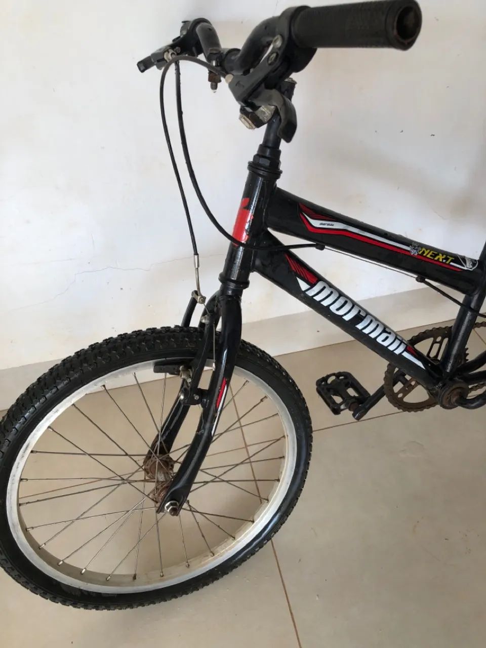 Vendo bicicleta infantil aro 20 - Foto 4