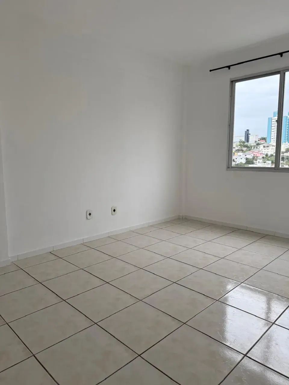 Apartamento amplo de 03 dormitórios no centro de Criciúma - Foto 4
