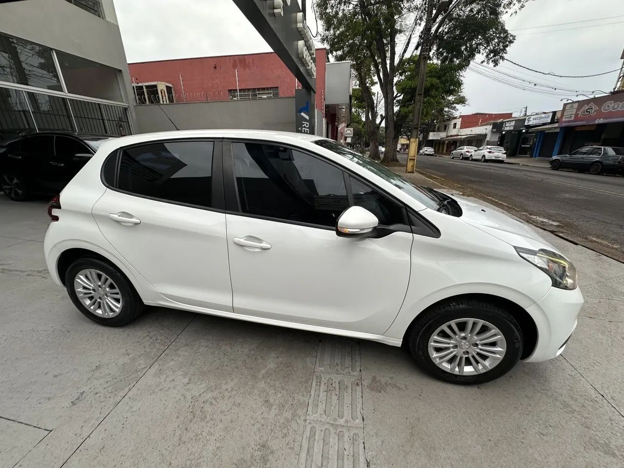 Peugeot 208 Active Pack 1.2 Flex 12V 5P Mec. 2017 - Foto 3