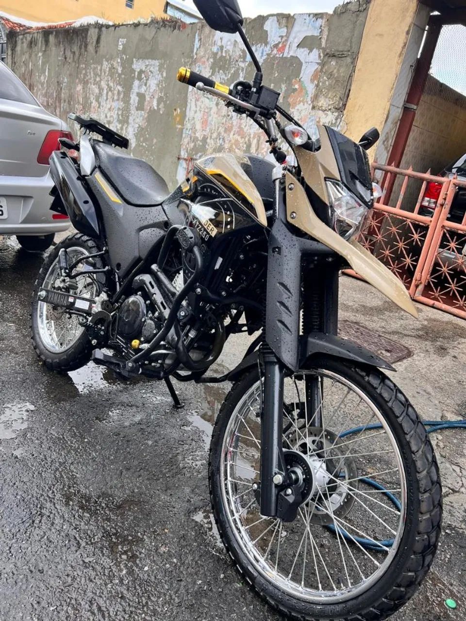 Lander em estado de zero km