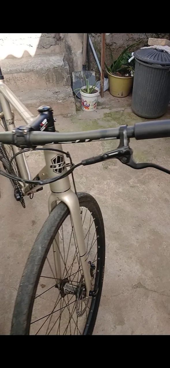 Bicicleta híbrida ,