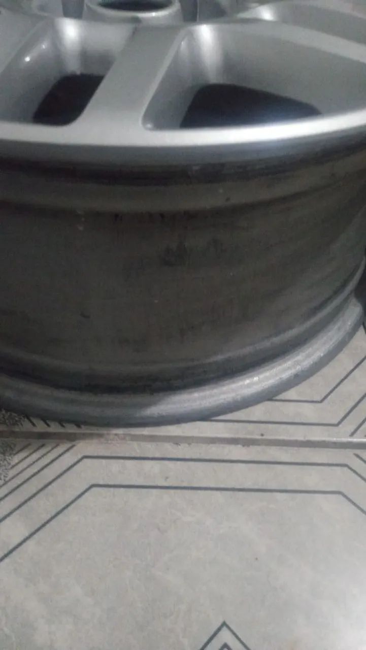 Rodas aro 17 . Obs troco por roda aro 15  - Foto 2