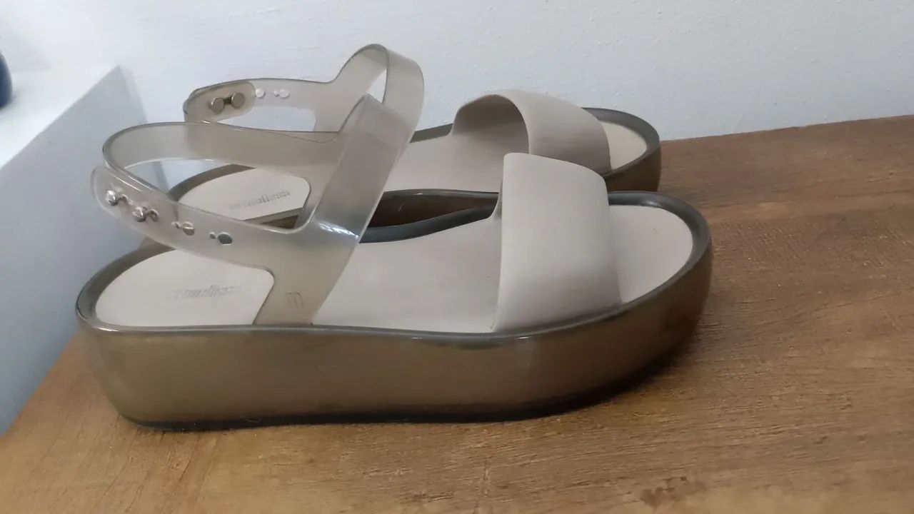 Sandália melissa float platform bege