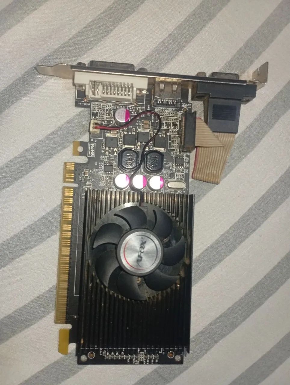 Vendo GT 210 funcionando 