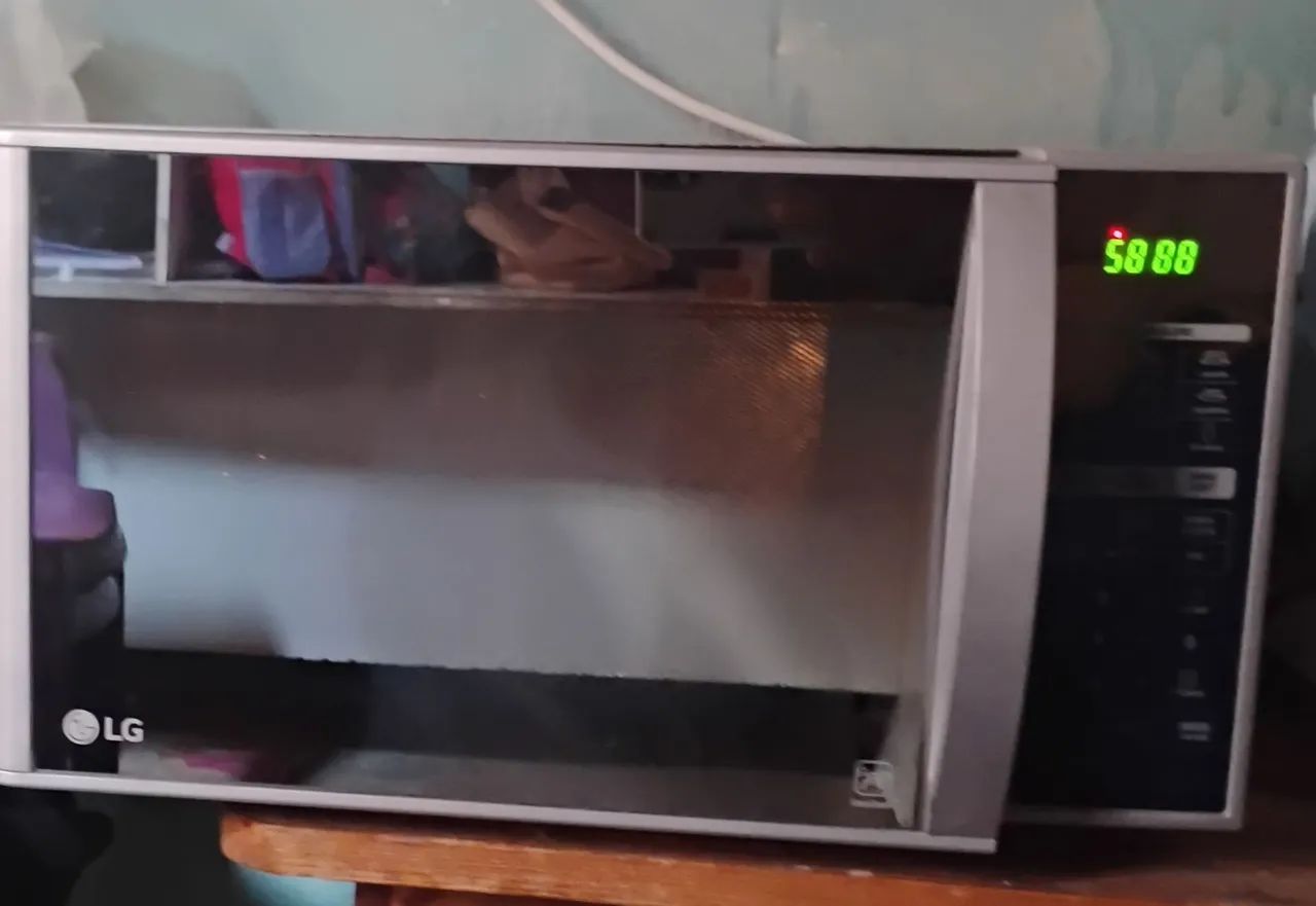 Microondas LG espelhado com grill em perfeito estado  - Foto 4