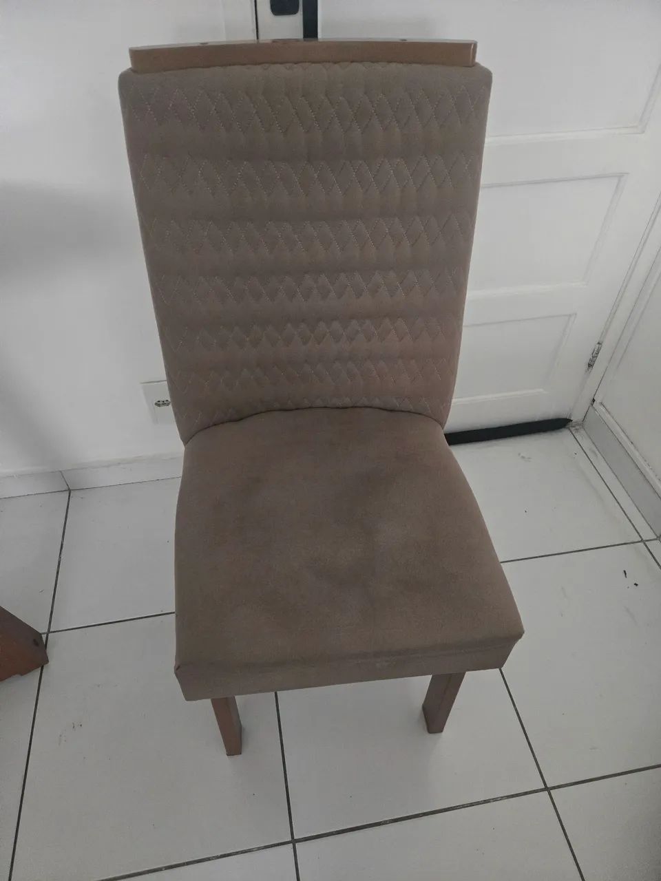 Vendo mesa com tampo de vidro e 4 cadeiraa - Foto 5