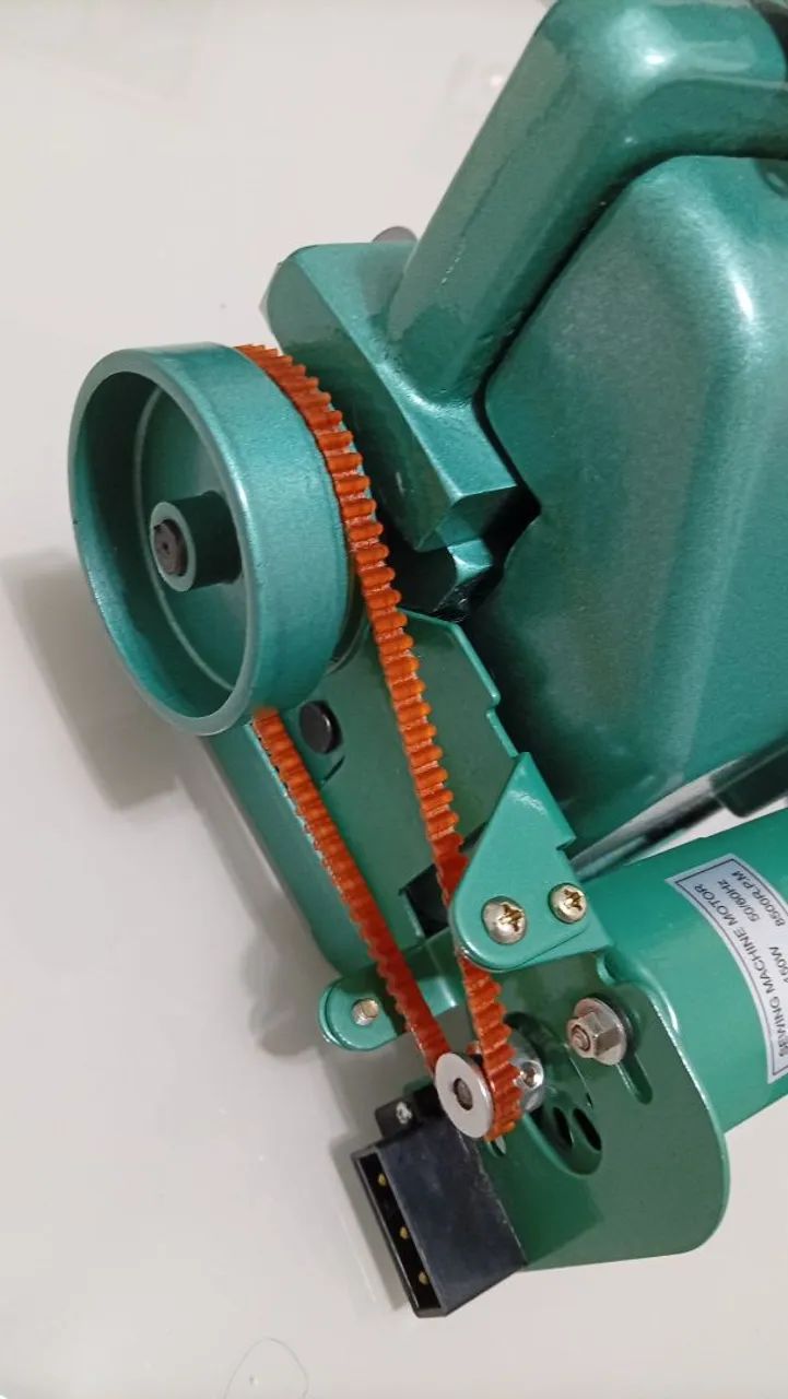 Vendo máquina chinesinha overlock usada. - Foto 3