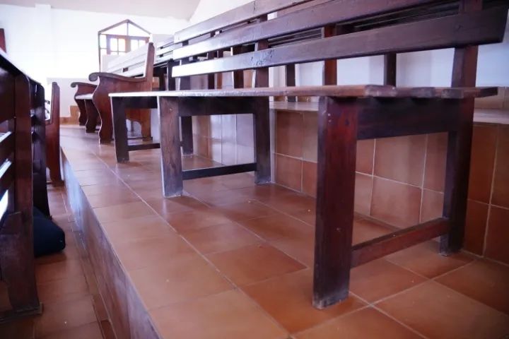 Bancos de jatobá p/ igrejas - Foto 4