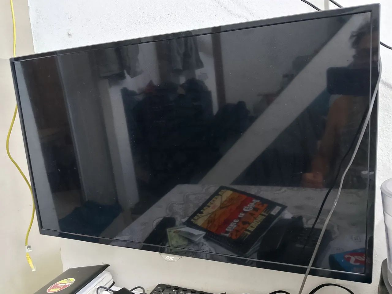 Tv AOC tela trincou vendo.