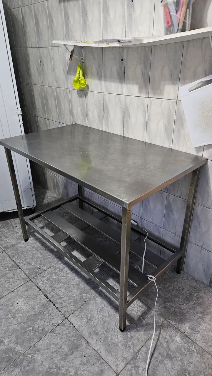 Mesa de inox em perfeito estado - Foto 2