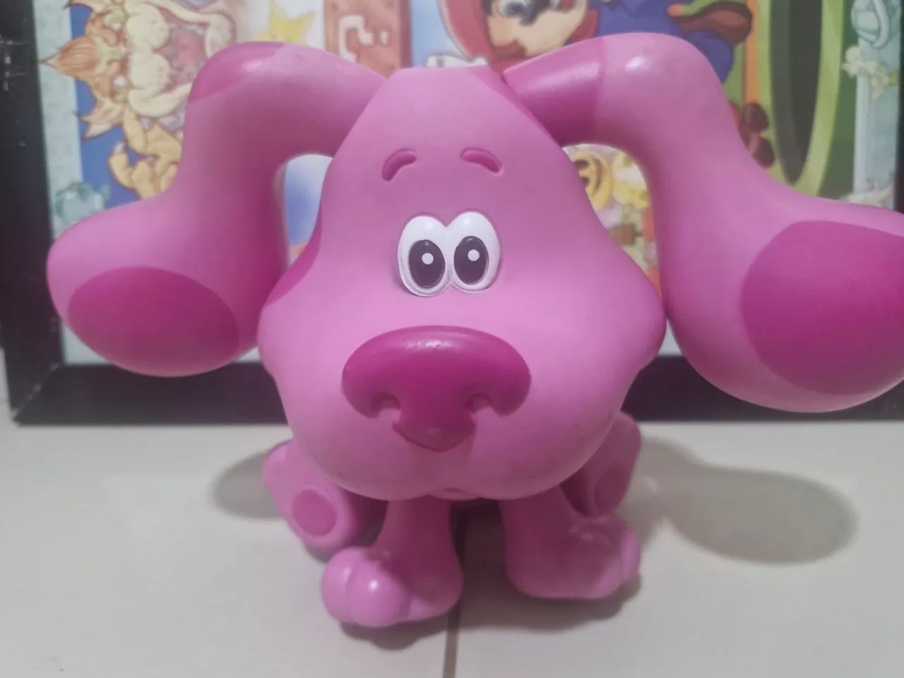 Boneca Magenta de Vinil