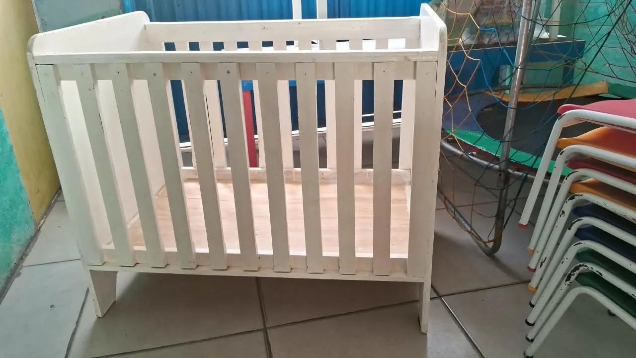 BERÇO MADEIRA MACIÇA 1