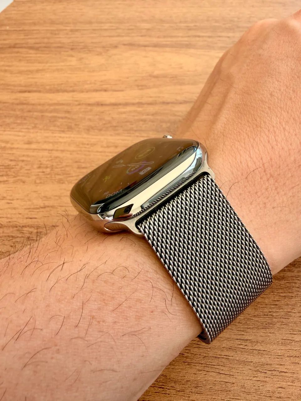 Apple Watch séries 10 Titanium natural com loop milanês 