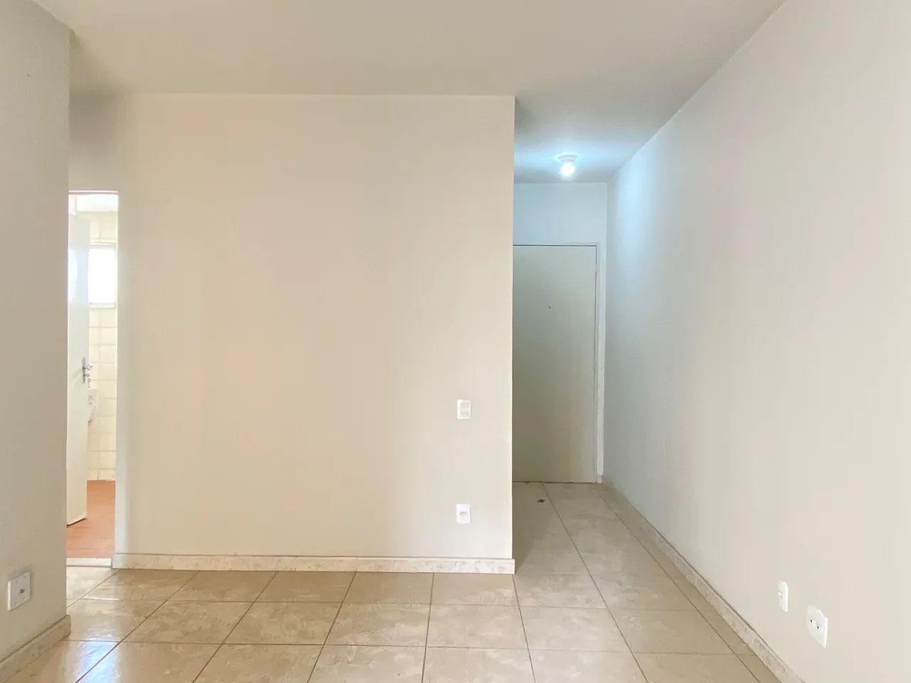Quarto e sala com varanda no Centro para locação - Foto 2