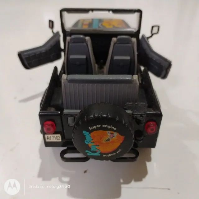 Miniatura de carro Jipe escala 1:24 preto - Foto 5