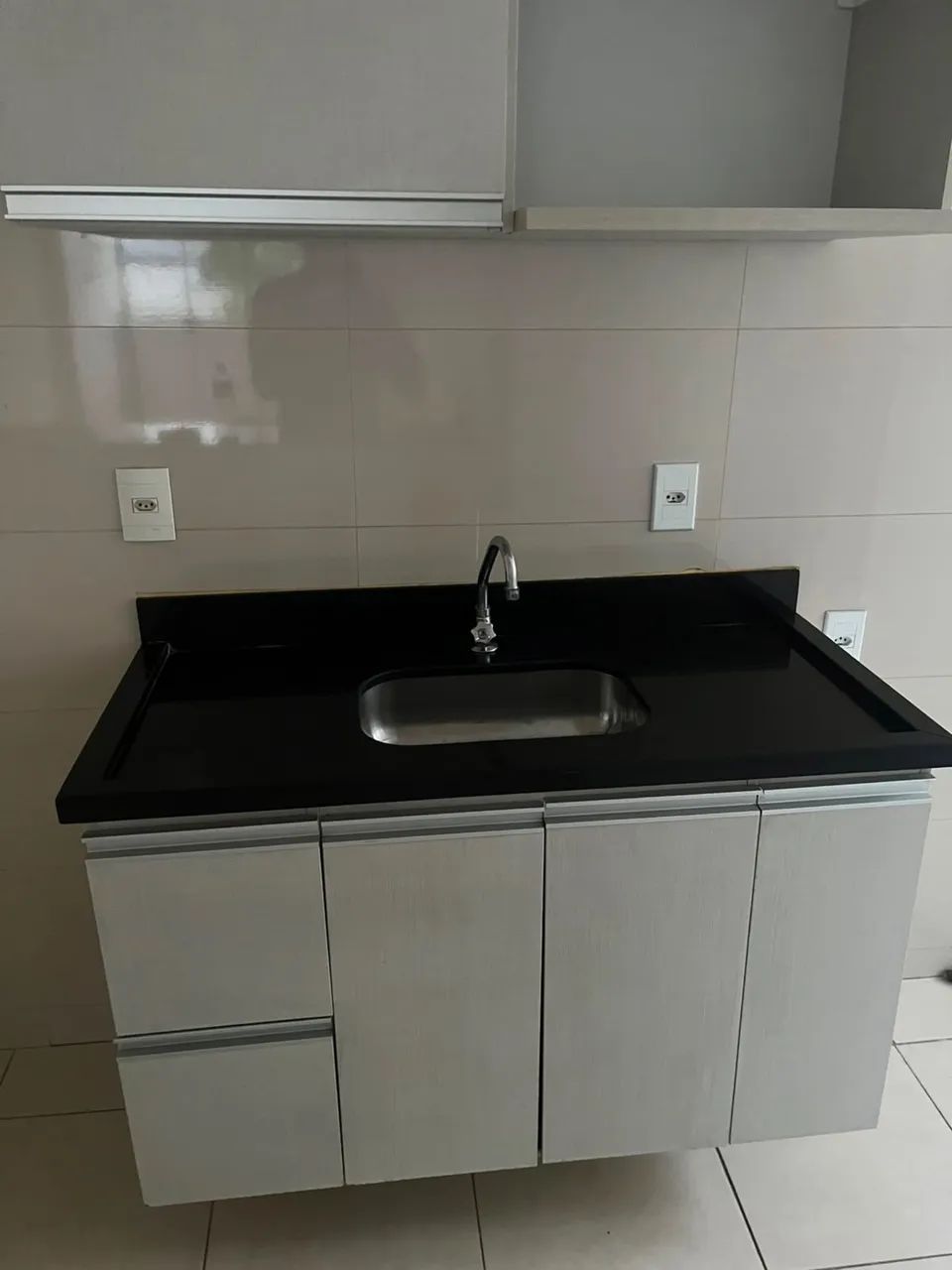 Vendo bancada em granito São Gabriel + armários de baixo