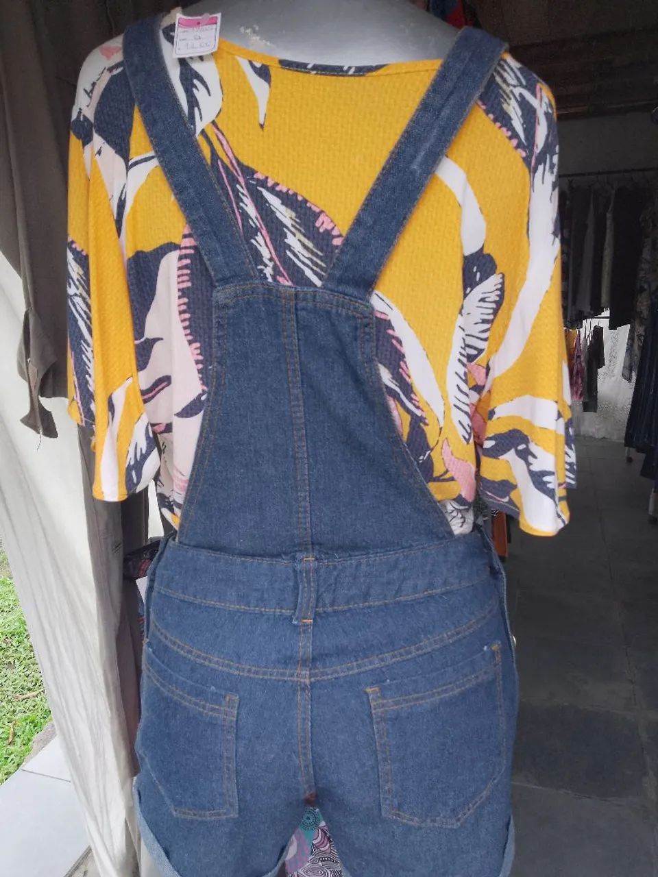 Vendo macaquinho jeans feminino  - Foto 2