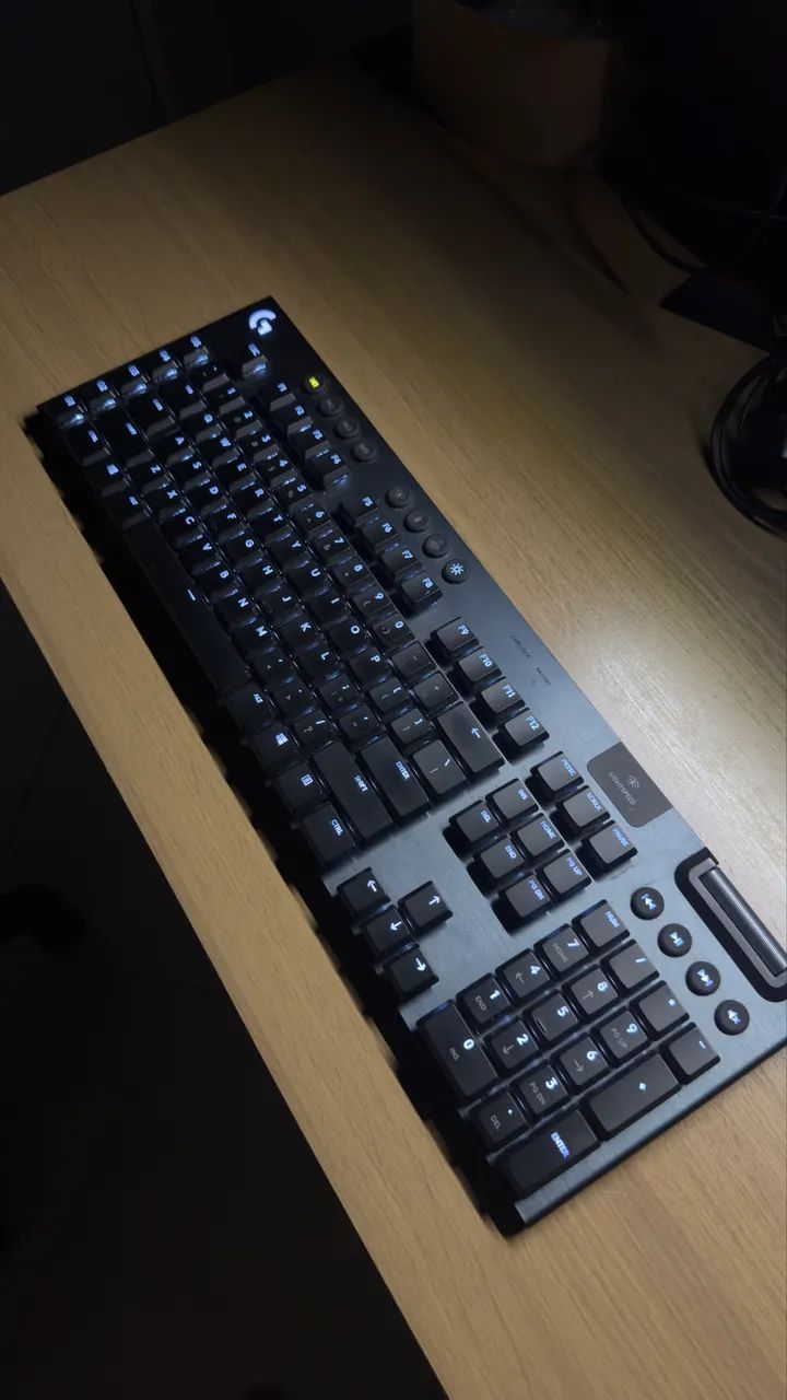 Teclado Mecânico Gamer Sem Fio Logitech G915 LIGHTSPEED