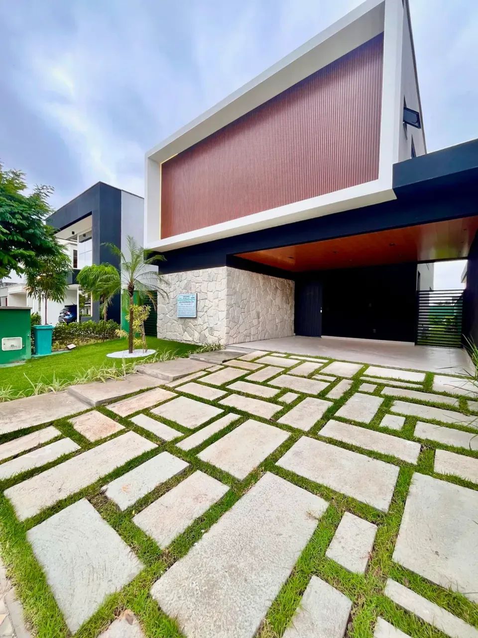 Casa com 4 suítes na Cidade Alpha