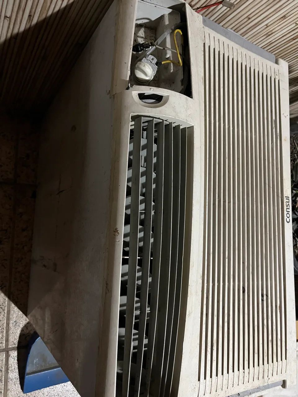 Ar condicionado cônsul 12000btus com defeito