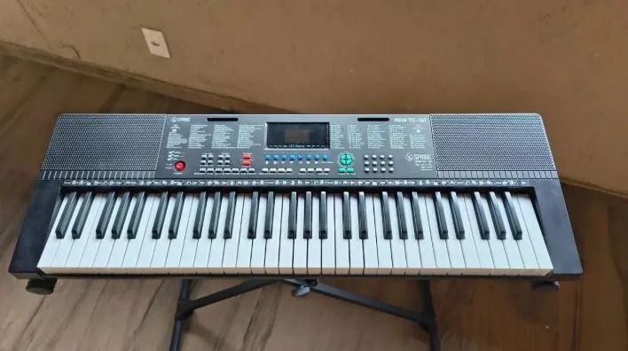 Teclado Yamaha spring T 61 - Foto 2