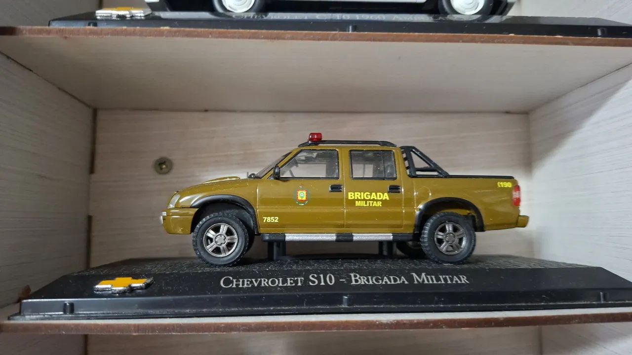 Miniatura Chevrolet S10 brigada militar escala 1/43.