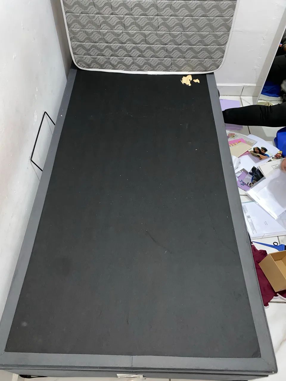 Cama Box De solteiro, 1 ano de uso, Valor 400$ - Foto 2