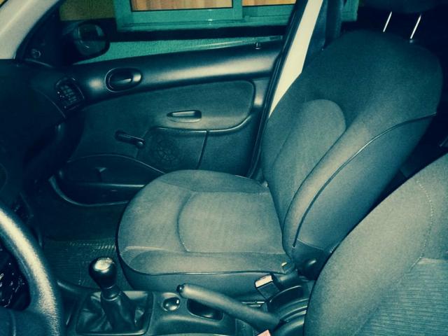 Peugeot 207 - Foto 2