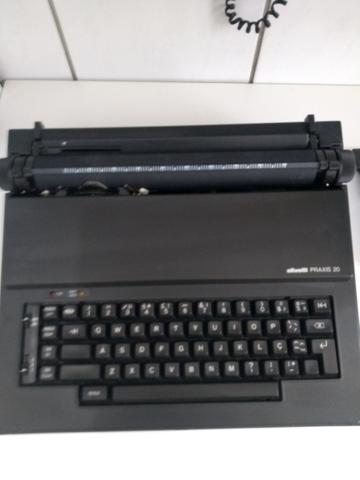 Máquina de escrever elétrica - Foto 5