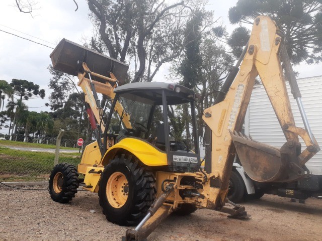 Maquina Retroescavadeira New Holland 4x4 2010 - Foto 5