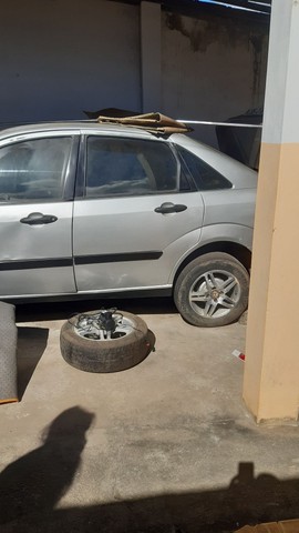 FORD FOCUS SENDAN