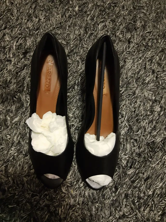 Peep toe Arezzo couro legítimo novo.