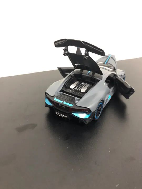 Bugatti Divo 1:32 - Foto 2