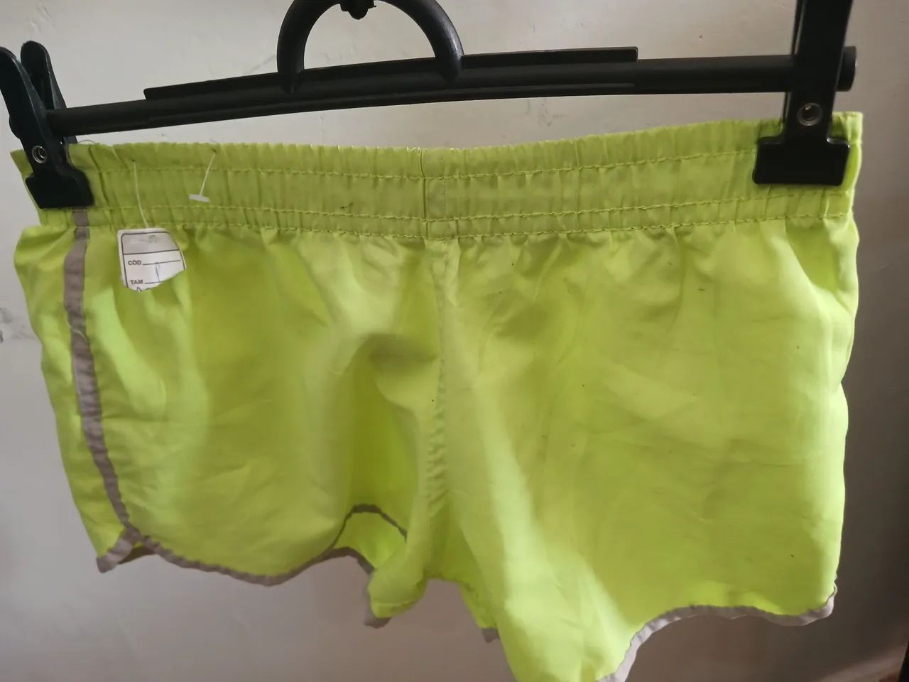 Shorts de praia rota da onda 