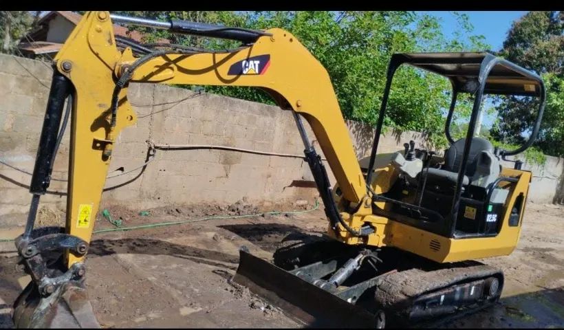 Miniescavadeira Caterpillar 302.5 revisada e operacional n case sany newholland jcb etc - Foto 2