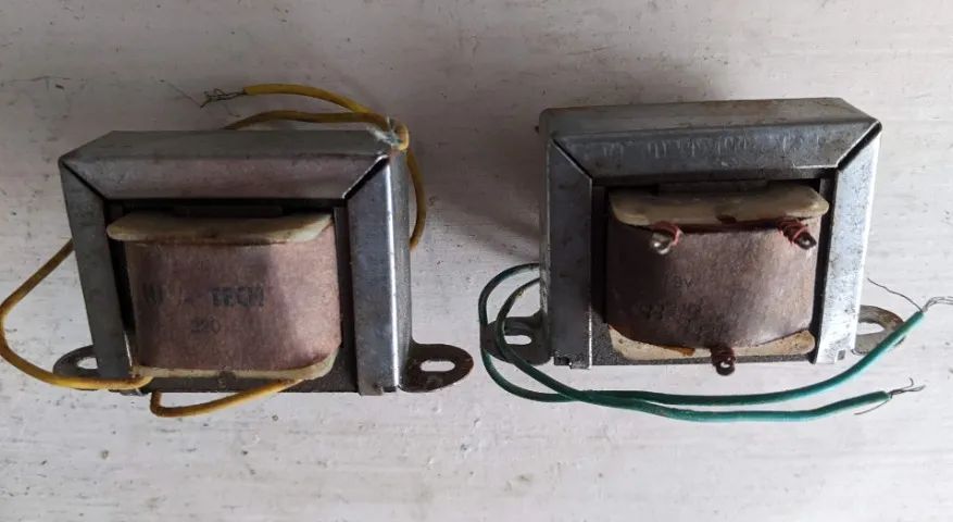 Transformador 220V 9V+9V 300mA