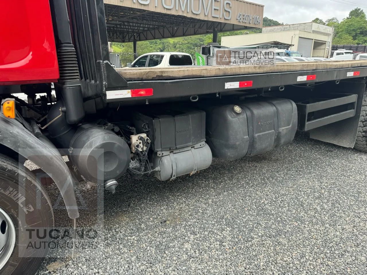 Caminhão Volvo VM 260 Truck - 2012 - Plataforma - Foto 5